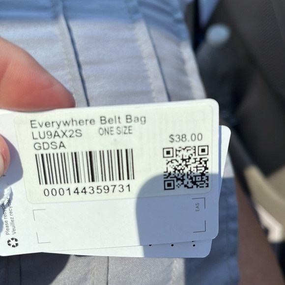 Last one!! NWT Lululemon Everywhere Belt Bag - Picture 10 of 10